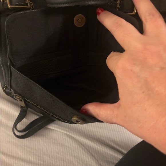 Chic Black Leather Shoulder Bag - Picture 8 of 8